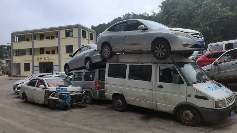 貴州報(bào)廢車(chē)拆解4